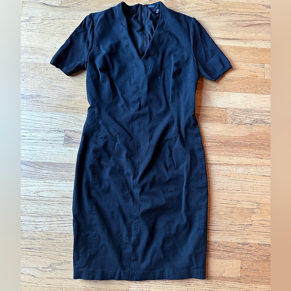 Elite Tahari mid length v-neck short sleeved dress black size 8